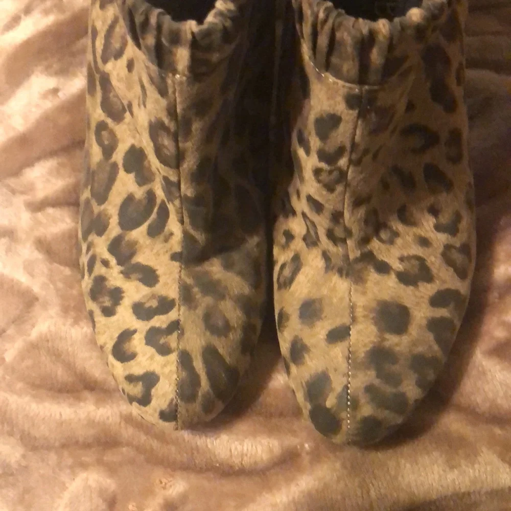 Woman’s Sam & Libby fall animal print slip on fur pump booties - Picture 4 of 10
